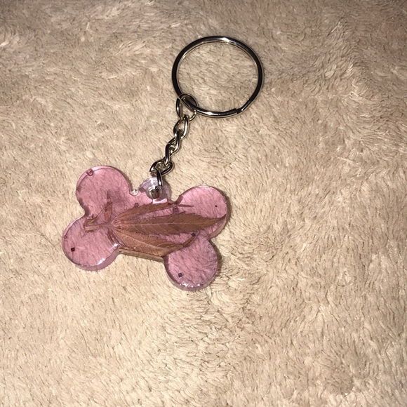 Custom epoxy mini bone 🦴 keychain with my favorite leaf and one wish - Picture 2 of 3